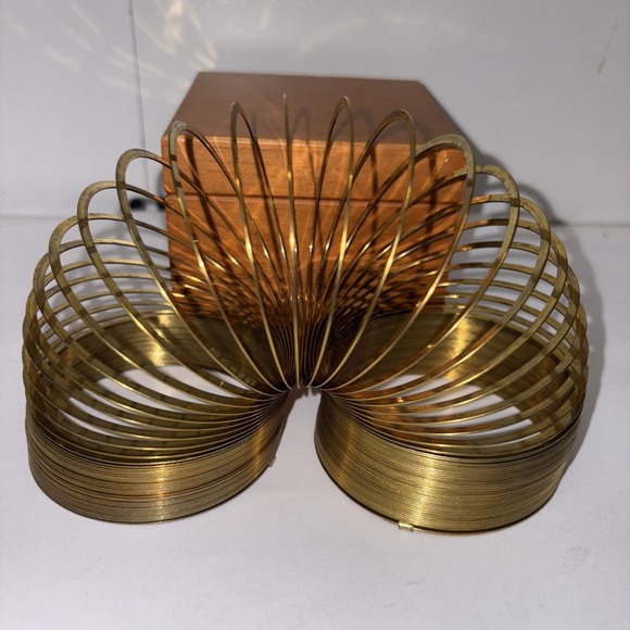 Wooden Box with Gold‎ Toned Metal Slinky Vintage - Picture 1 of 6